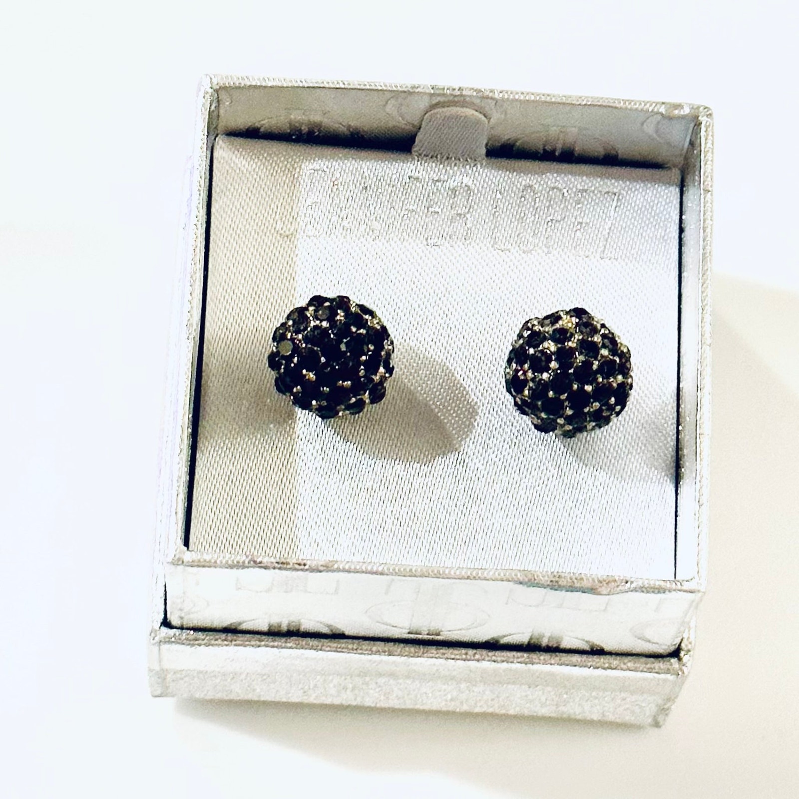 Jennifer Lopez Black Crystal Studs 14$